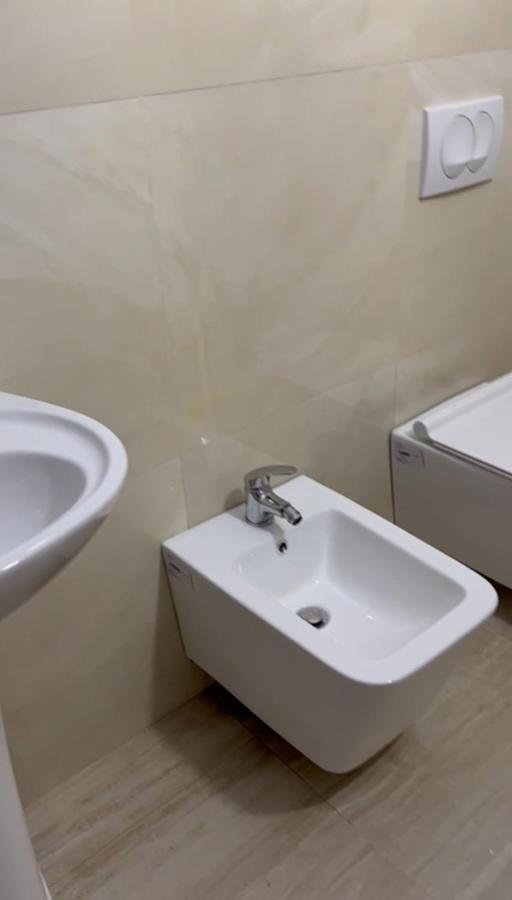Guest House Andersoni Dhoma Plazhi Andersoni Shen Ded Gjoni المظهر الخارجي الصورة